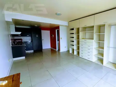 Amplio y luminoso monoambiente a 1 cuadra de la estación. EXPENSAS INCLUIDAS 