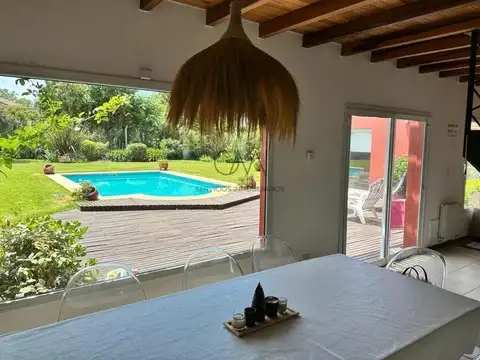 Casa en barrio Acantilados