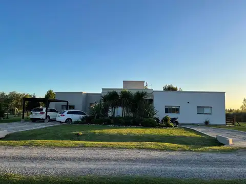CASA EN VENTA 6 AMBIENTES EN FINCAS DE SAN VICENTE