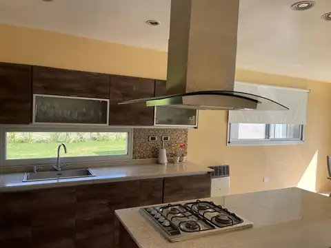 Casa en Venta con 4 cocheras