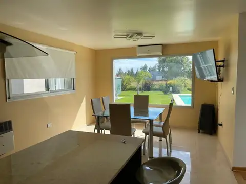 Casa 6 ambientes con 2 baños