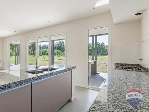 Casa 5 ambientes con 3 baños