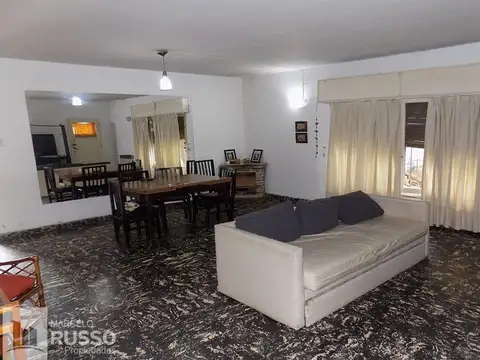 Casa en Venta con 3 cocheras
