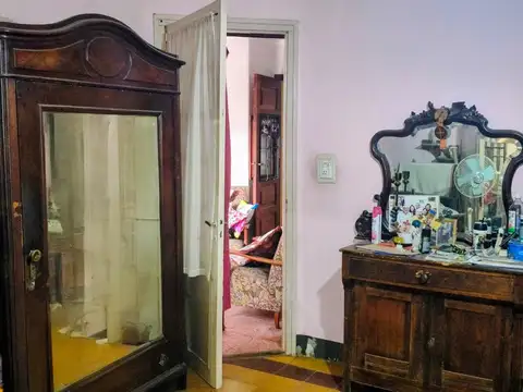 Casa 7 ambientes con 1 baño