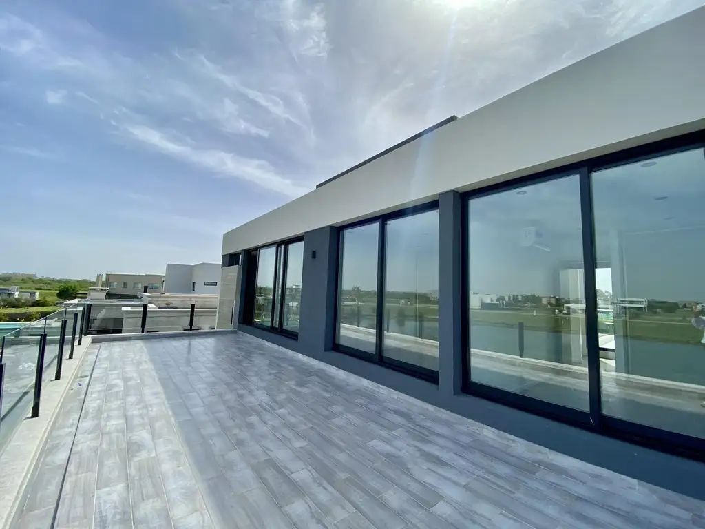 Casa - 165  m² Cubierta | 4 dormitorios | 3 baños | 5 ambientes | 3 cocheras