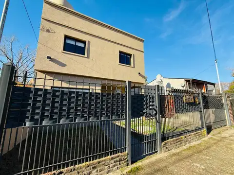 Casa 4 ambientes con 3 baños