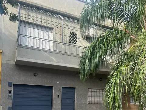Lote propio en 2 plantas con cochera y gran terraza