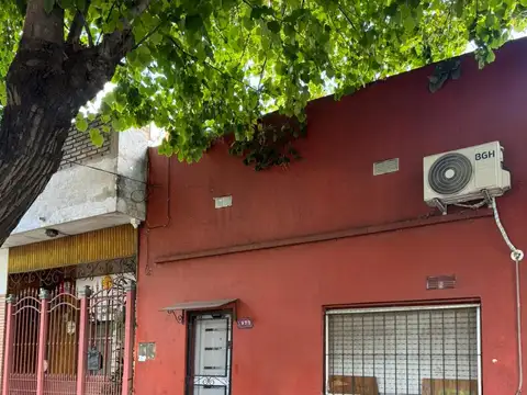 DOS LOTES CON DEPARTAMENTO Y LOCAL EN QUILMES