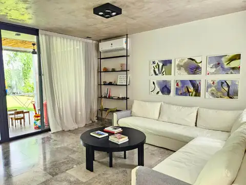 Casa 6 ambientes con 2 baños