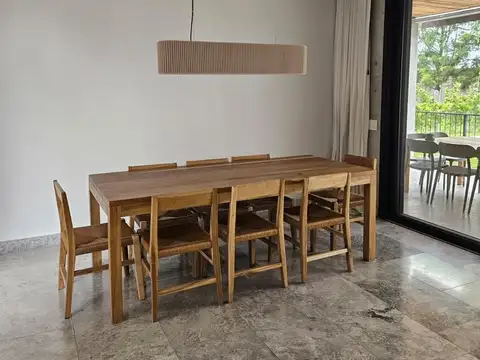 Casa en Alquiler Temporal con 4 cocheras