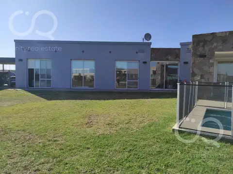Casa 5 ambientes con 2 baños