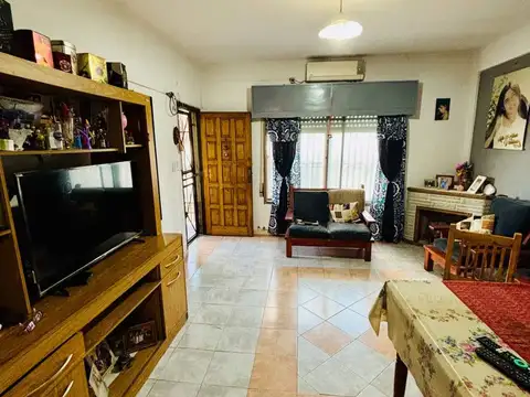 Casa 4 ambientes con 1 baño
