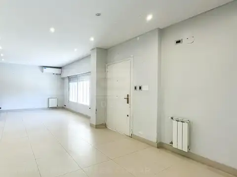 Casa en Alquiler con 2 cocheras