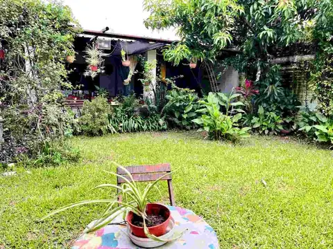 CASA EN VENTA 3 DORMITORIOS CON LOCAL COMERCIAL