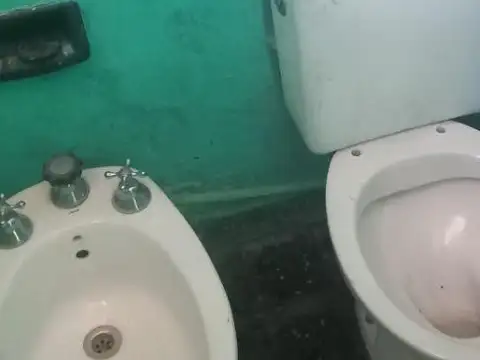 Departamento  planta baja con patio y terraza a refaccionar