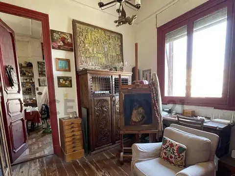VENTA SEMIPISO ANTIGUO AL FRENTE – SUPER LUMINOSO, AMPLIO Y SILENCIOSO