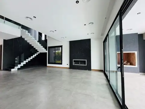 Casa 9 ambientes con 4 baños