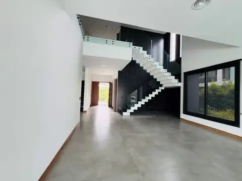 Casa en Alquiler 1 año