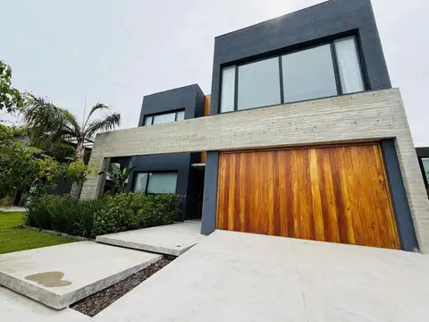 Casa en Venta y Alquiler en El Yacht 5 dormitorios, Nordelta 100