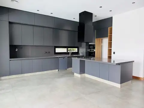 Casa en Alquiler al Norte