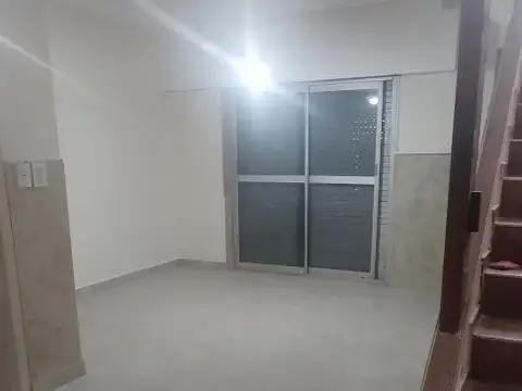 Depto Tipo Casa en Alquiler en El Palomar, $ 950.000