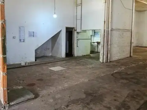 Alquiler de Depósito 200 m² en Flores Sur