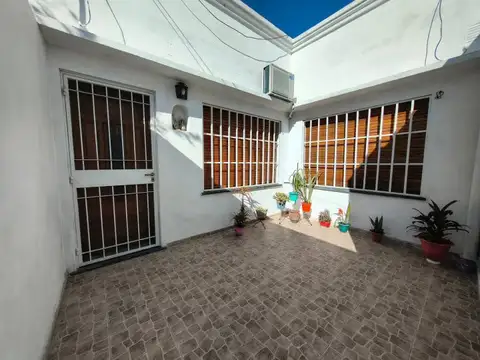 VENTA CASA INTERNA UNICA - ITUZAINGO 4200