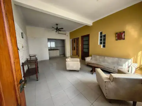 Casa 4 ambientes con 1 baño