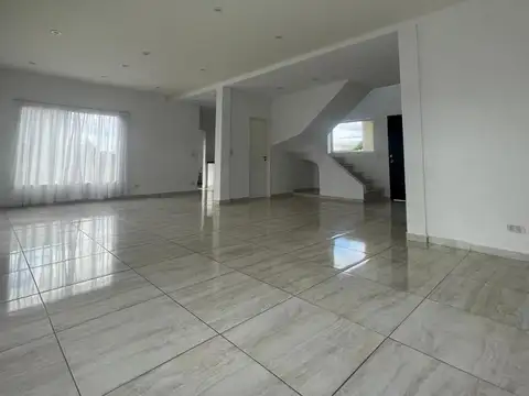 Barrio Santa Juana- CASA EN VENTA-  Canning