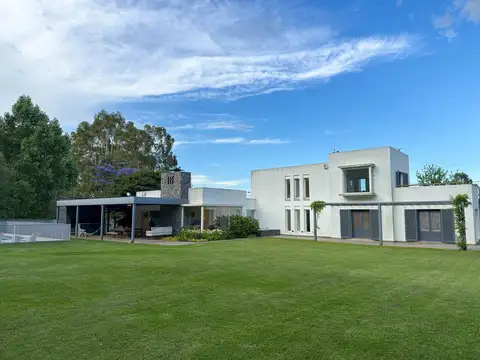 Hermosa casa en venta, "Chacras del paraiso"