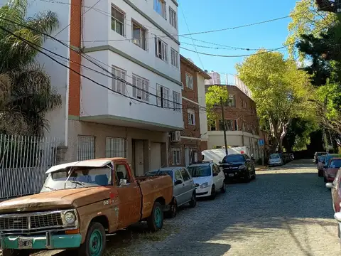 Estrada 2515 depto 3 ambtes al frente 4º piso excelente ubicación
