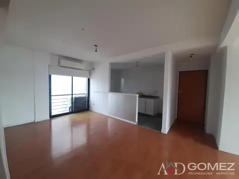 MUY AMPLIO 4 AMB CON PATIO TERRAZA