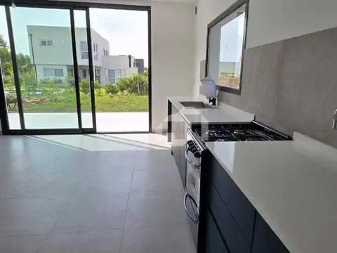 Casa en Venta en Pilar Del Este, USD 185.000