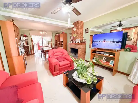 Casa 5 ambientes con 2 baños