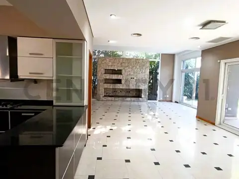 Venta Casa La Cesarina 5 ambientes