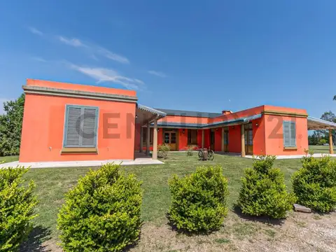 Casa 8 ambientes con 5 baños