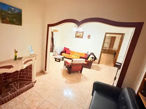 Casa 5 ambientes con 1 baño