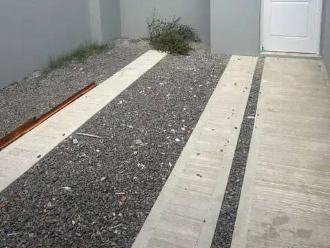 Casa 3 ambientes con 1 baño