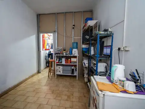 Casa + 2 locales en venta sobre importante avenida