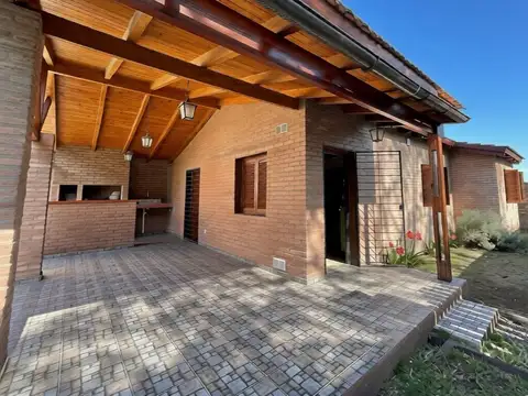 Casa 3 ambientes con 2 baños