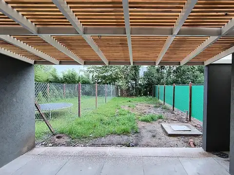 Bolivia 1000, Piso PB