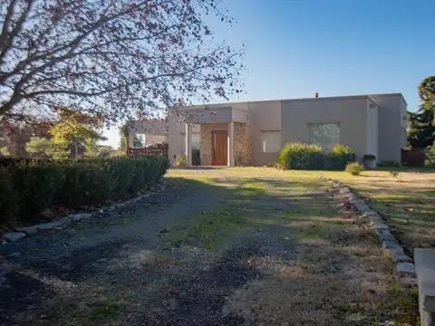 VENTA CASA 3 AMB C/PILETA PRIMAV GOLF CARLOS KEEN