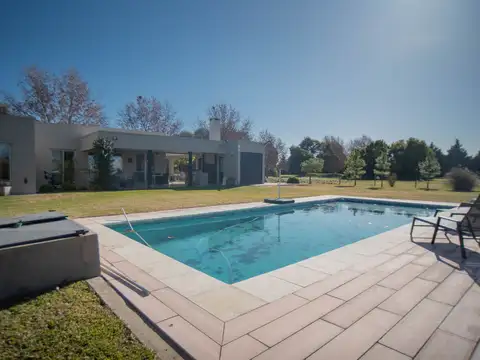 Casa en Venta en Countries y Barrios Cerrados en Lujan, USD 219.000