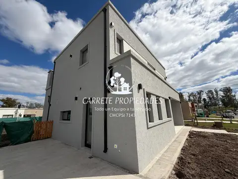 Casa en Venta en Pilar Del Este - Santa Sofia, USD 215.000