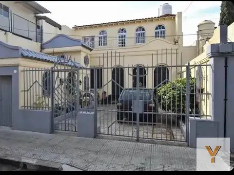 Casa en Venta - 4 Dormitorios 2 Baños - 187mts - Villa del Parque