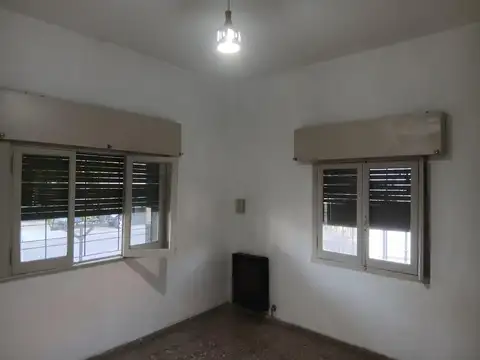 Depto Tipo Casa en Alquiler con 1 cocheras