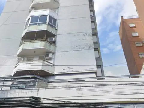 DEPARTAMENTO 4 DORMITORIOS - CENTRO, RESISTENCIA