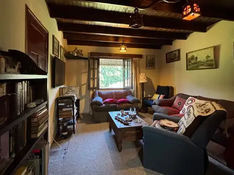 Casa 5 ambientes con 2 baños