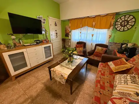 Manuel Castro 1800. Casa en Venta 3 ambientes. Remedios de Escalada.