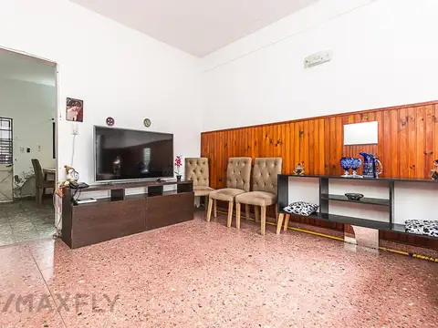 Casa en Venta con 3 cocheras